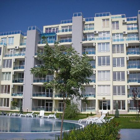 Oasis Suites Apartments And Studios Равда Екстер'єр фото