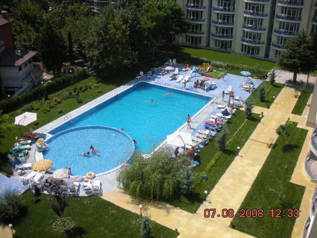 Oasis Suites Apartments And Studios Равда Екстер'єр фото