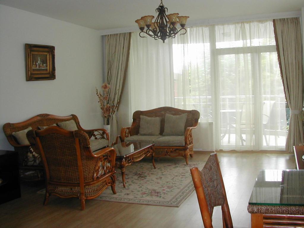 Oasis Suites Apartments And Studios Равда Номер фото