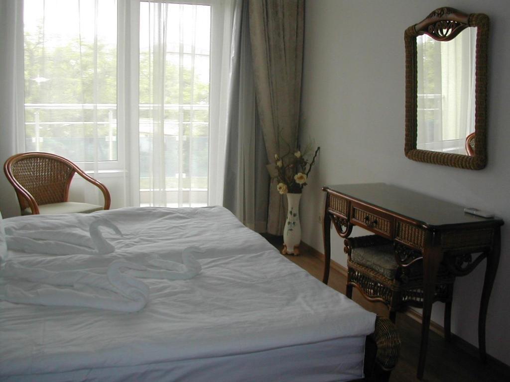 Oasis Suites Apartments And Studios Равда Номер фото