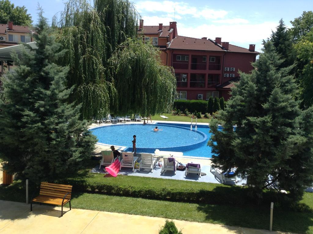Oasis Suites Apartments And Studios Равда Екстер'єр фото