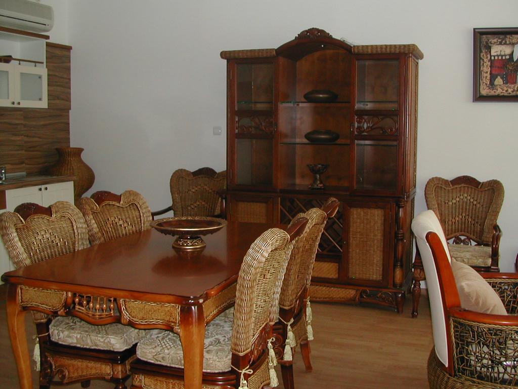 Oasis Suites Apartments And Studios Равда Екстер'єр фото