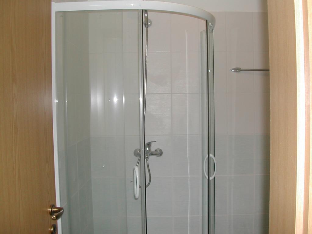 Oasis Suites Apartments And Studios Равда Екстер'єр фото