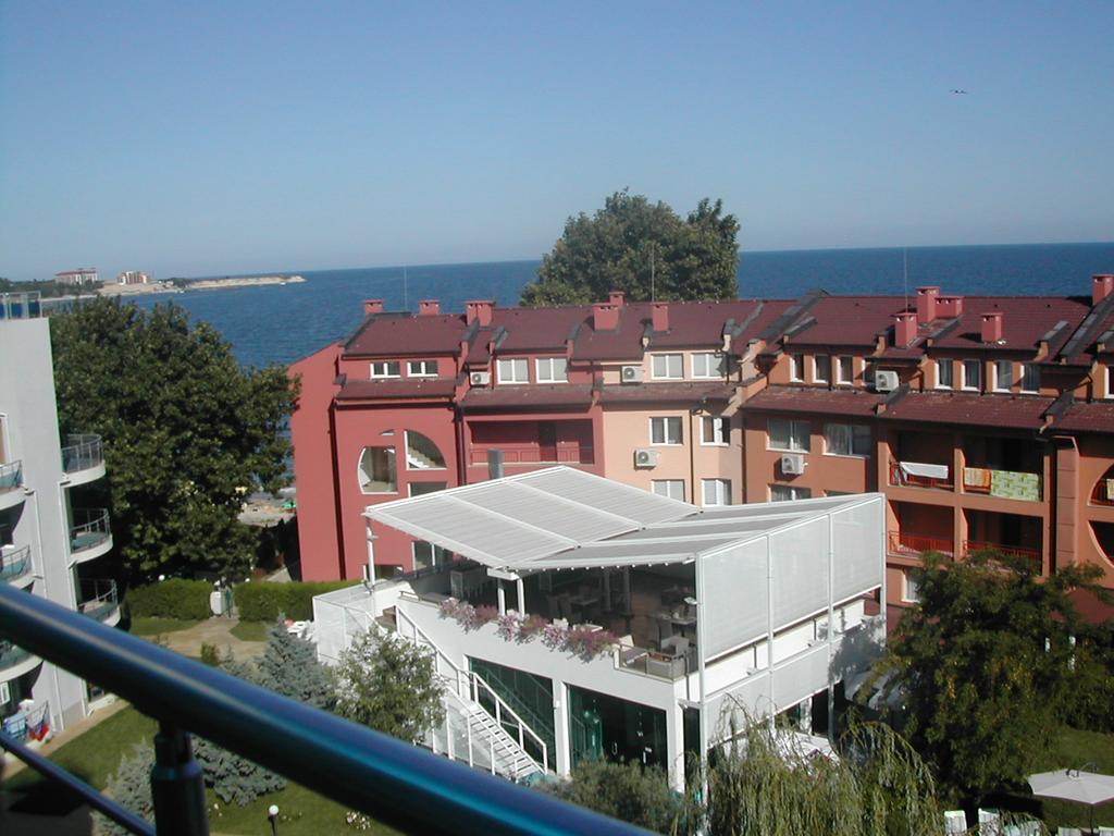 Oasis Suites Apartments And Studios Равда Екстер'єр фото