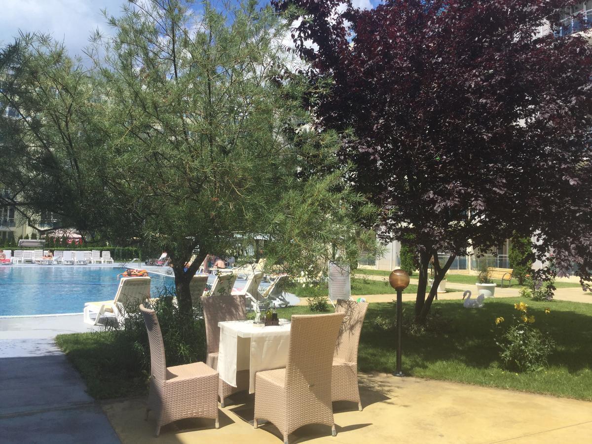 Oasis Suites Apartments And Studios Равда Екстер'єр фото