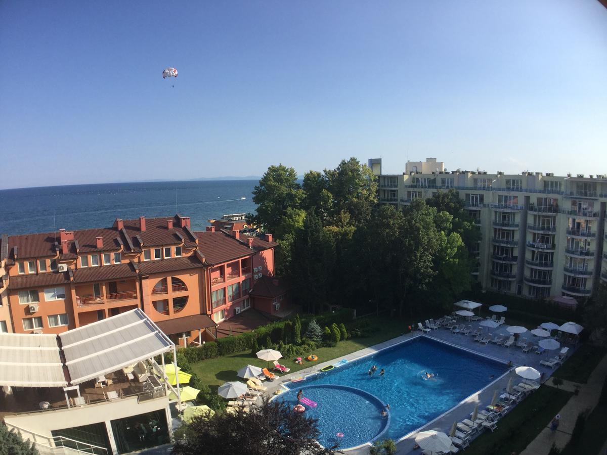 Oasis Suites Apartments And Studios Равда Екстер'єр фото