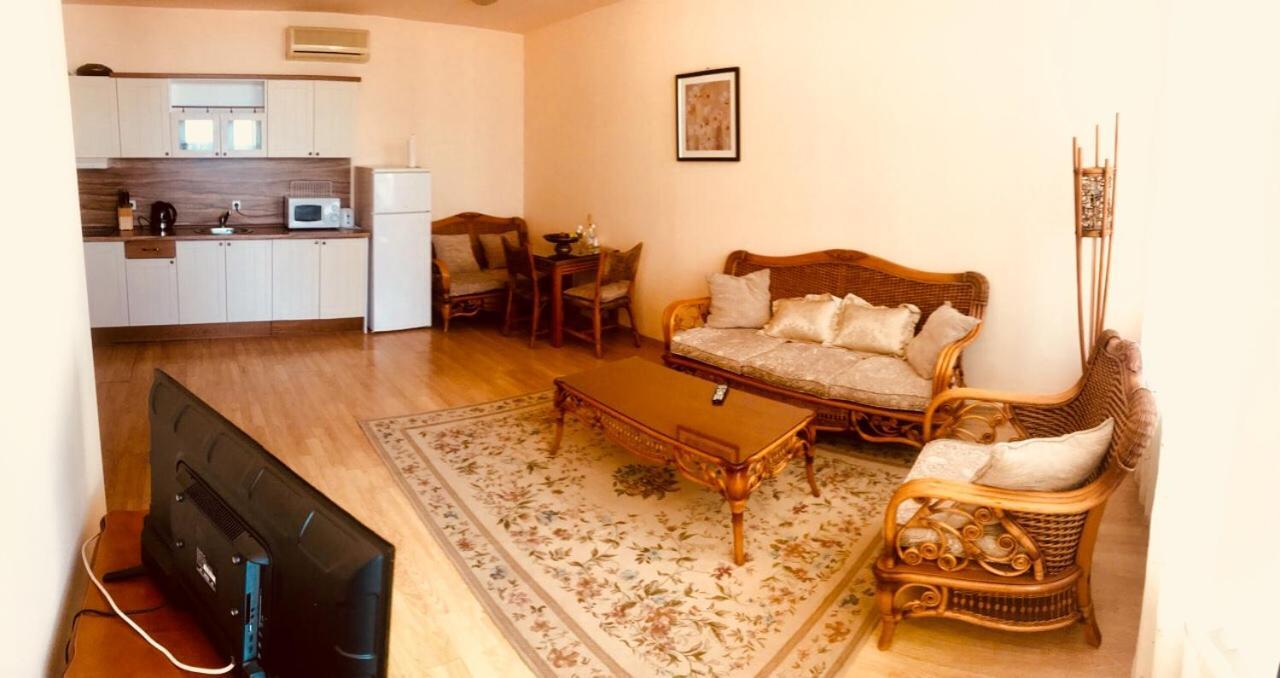 Oasis Suites Apartments And Studios Равда Екстер'єр фото